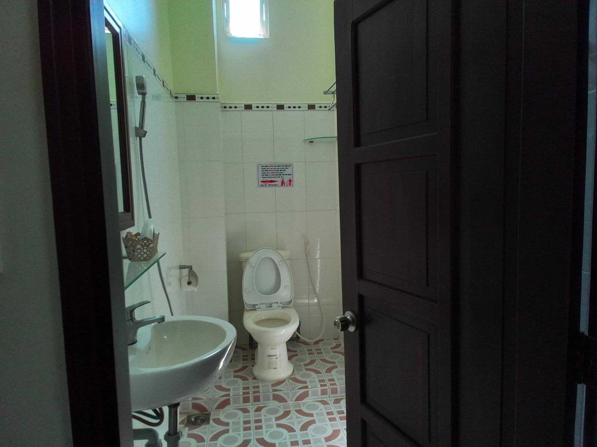 Hostel Dang Loi ホステルダンロイ Chau Doc Exterior photo