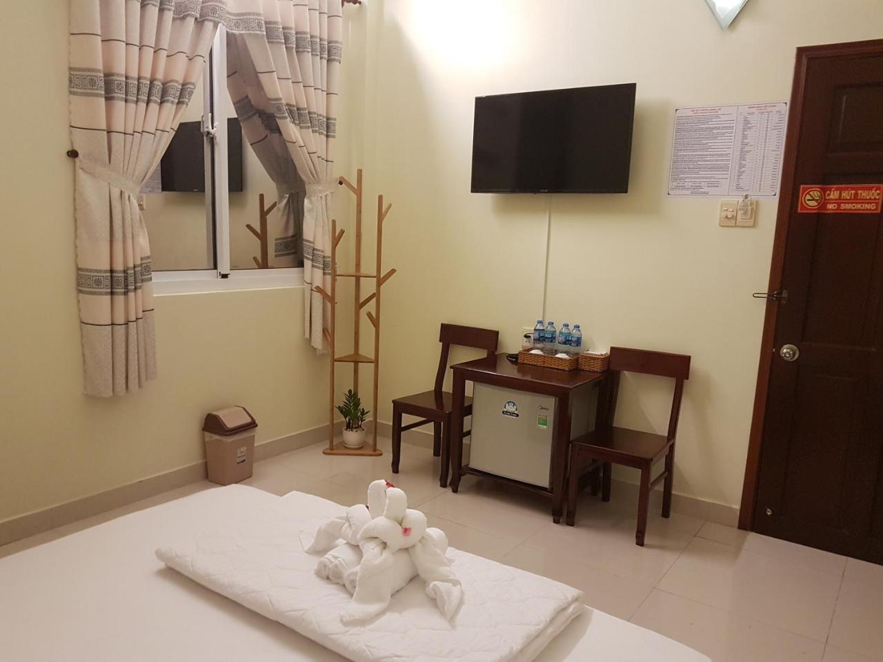 Hostel Dang Loi ホステルダンロイ Chau Doc Exterior photo
