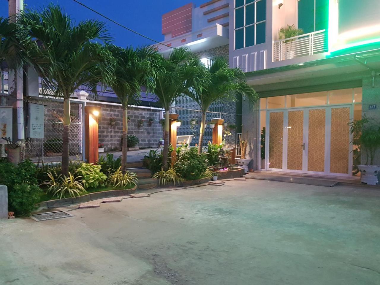 Hostel Dang Loi ホステルダンロイ Chau Doc Exterior photo
