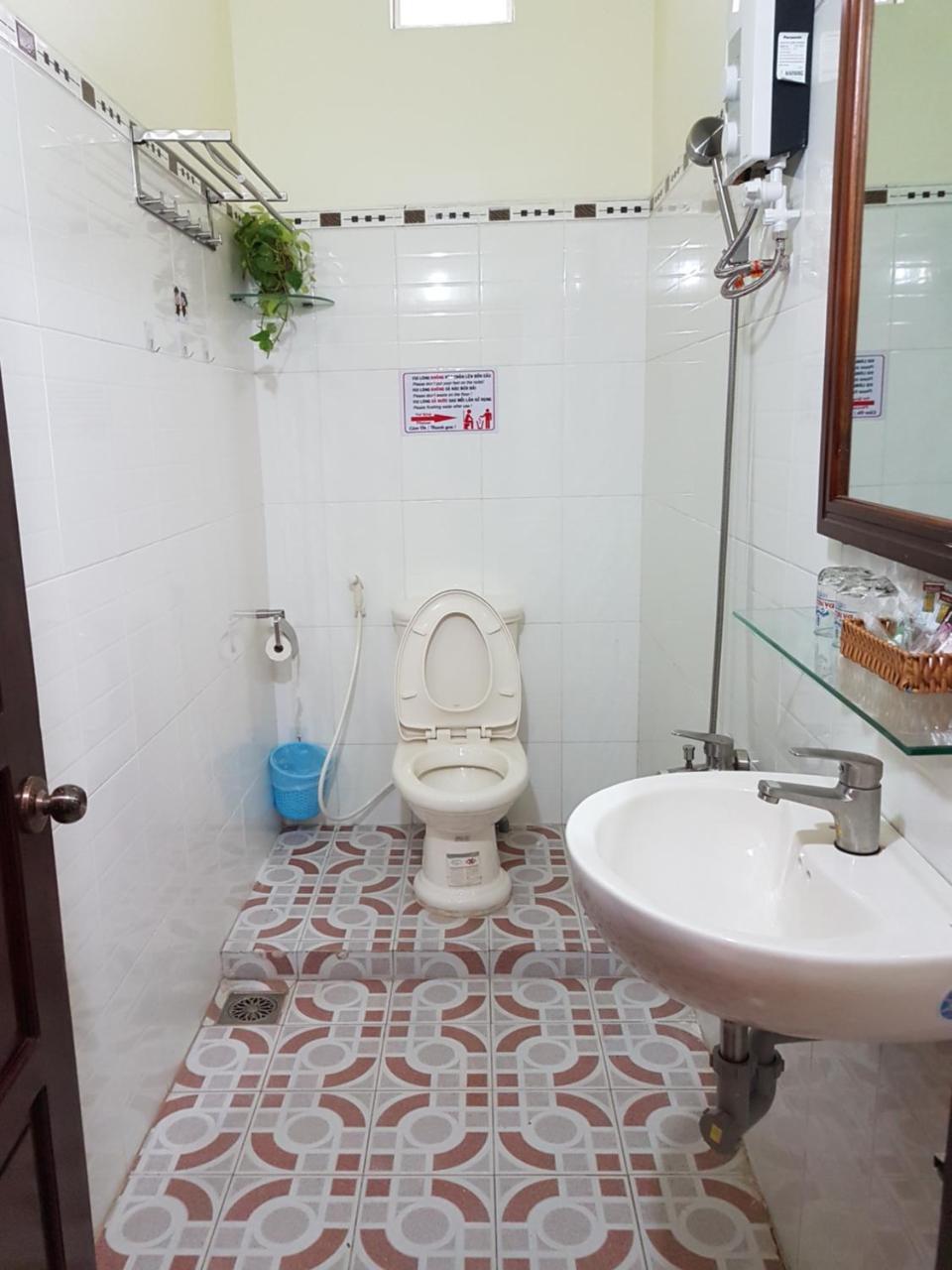 Hostel Dang Loi ホステルダンロイ Chau Doc Exterior photo